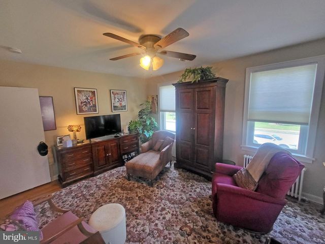 1428 ALEXANDER AVE, Chambersburg, PA 17201