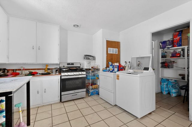 123 Charleston Street SE, Albuquerque, NM 87108