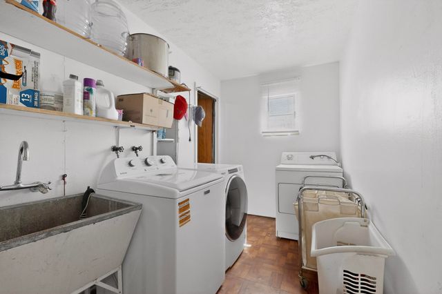 123 Charleston Street SE, Albuquerque, NM 87108