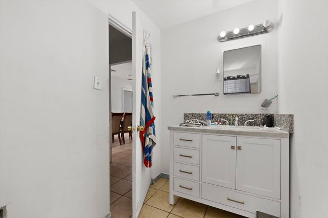 123 Charleston Street SE, Albuquerque, NM 87108