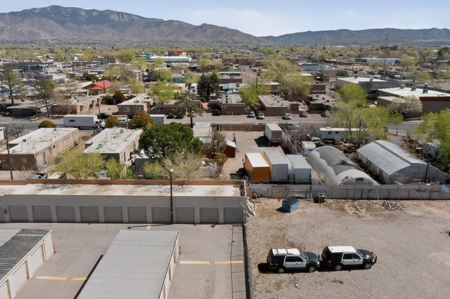 123 Charleston Street SE, Albuquerque, NM 87108