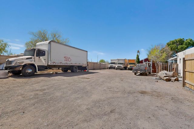 123 Charleston Street SE, Albuquerque, NM 87108