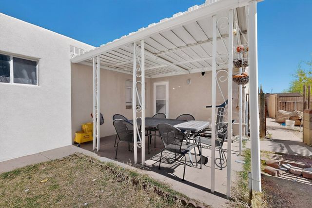 123 Charleston Street SE, Albuquerque, NM 87108