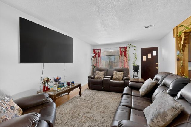 123 Charleston Street SE, Albuquerque, NM 87108