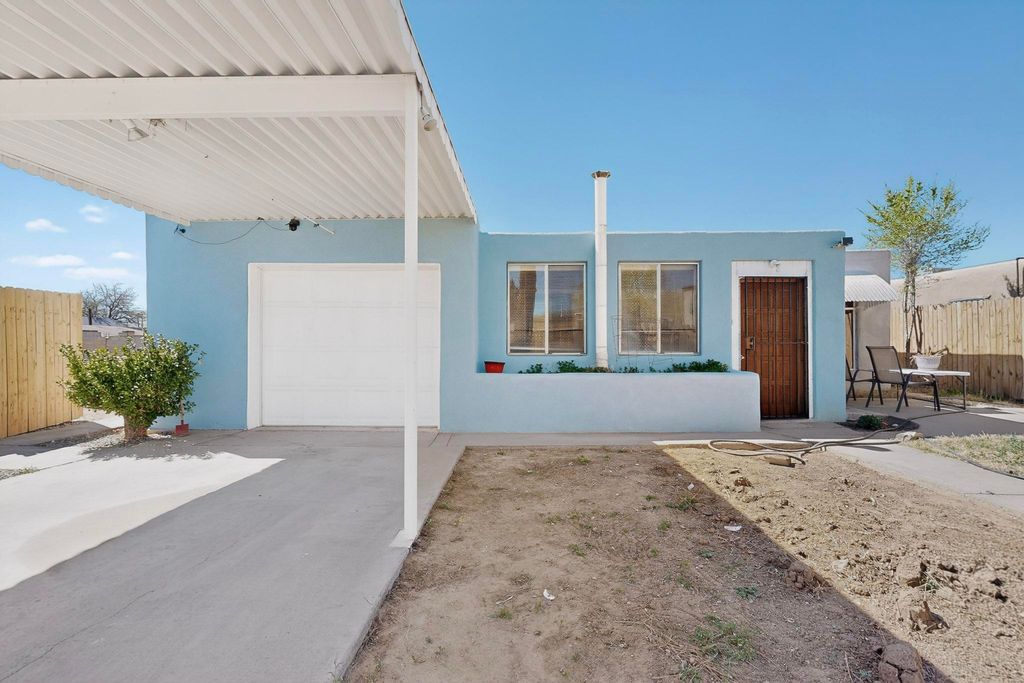 123 Charleston Street SE, Albuquerque, NM 87108