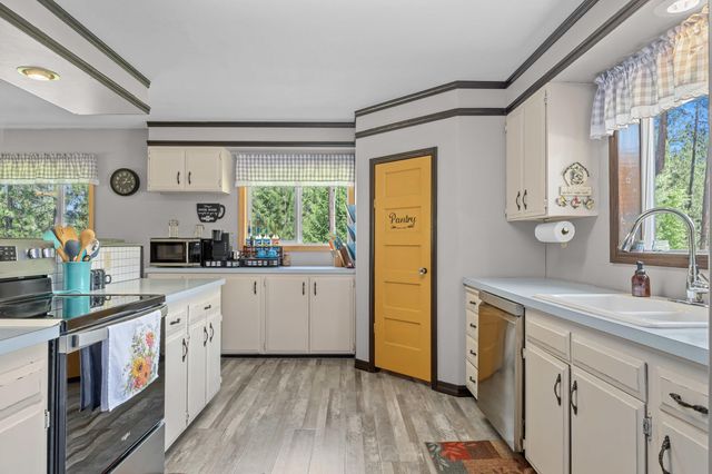 762 Mahoney Rd, Colville, WA 99114