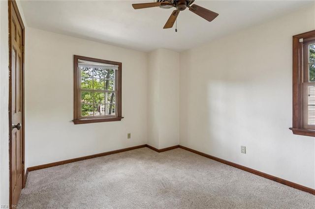 416 Woodberry DR, Chesapeake, VA 23322