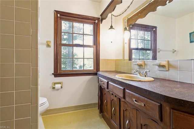 416 Woodberry DR, Chesapeake, VA 23322