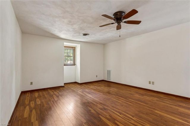 416 Woodberry DR, Chesapeake, VA 23322