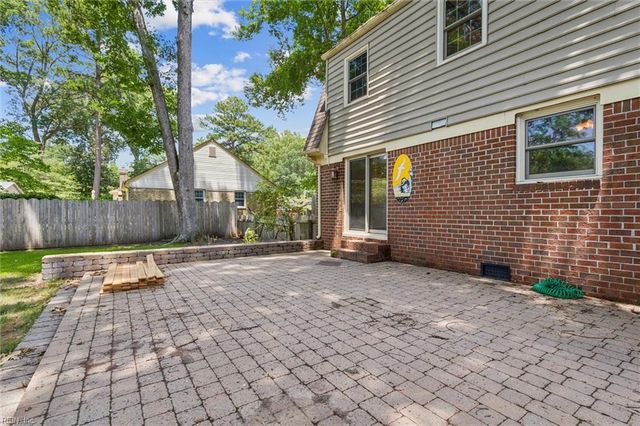 416 Woodberry DR, Chesapeake, VA 23322