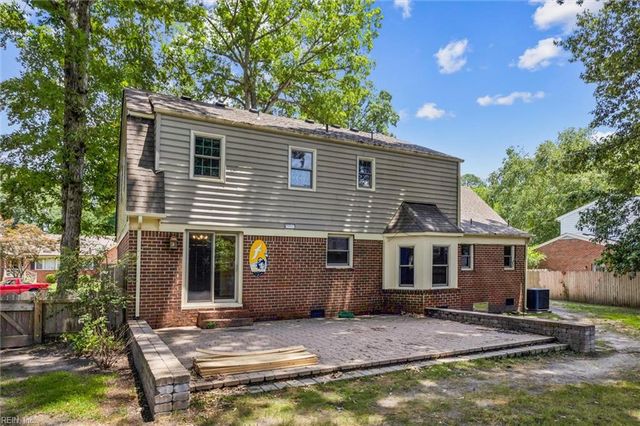 416 Woodberry DR, Chesapeake, VA 23322