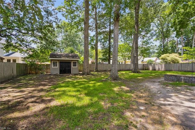 416 Woodberry DR, Chesapeake, VA 23322