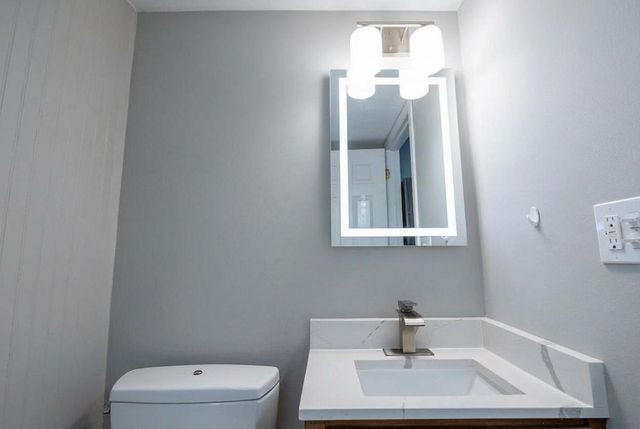 360 Farmingdale Circle 360, Vernon Hills, IL 60061