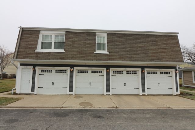 360 Farmingdale Circle 360, Vernon Hills, IL 60061