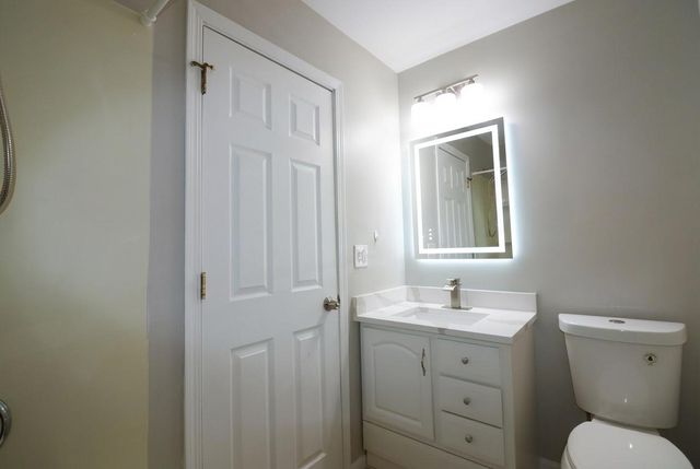 360 Farmingdale Circle 360, Vernon Hills, IL 60061