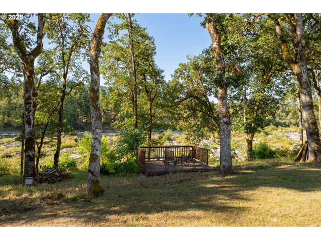 272 RIVERSHORE Dr, Roseburg, OR 97470