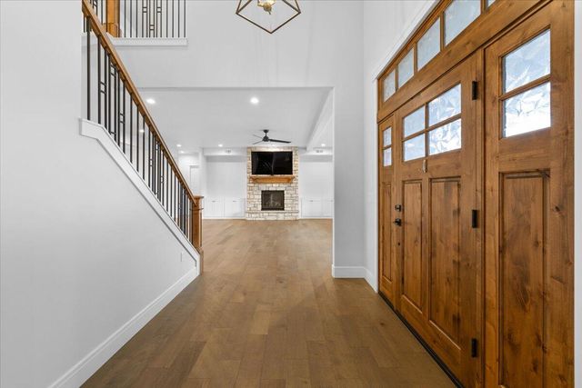 521 Waterstone Drive, Medford, OR 97504