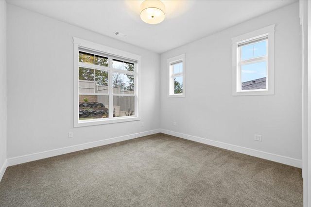 521 Waterstone Drive, Medford, OR 97504