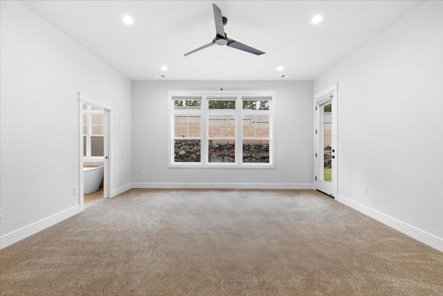 521 Waterstone Drive, Medford, OR 97504