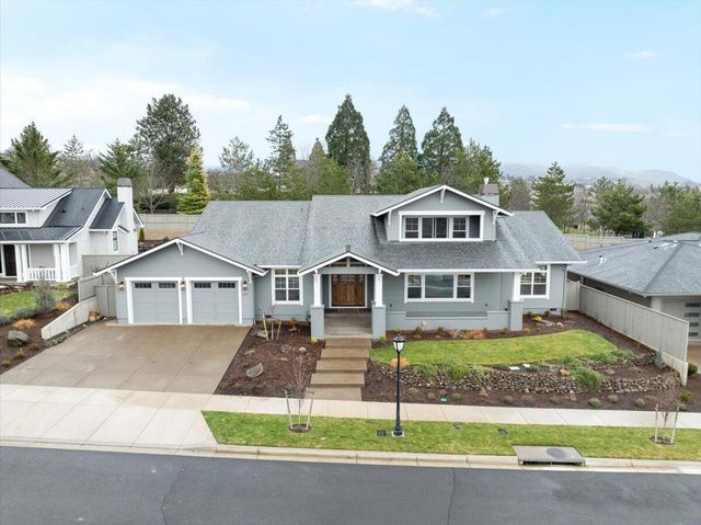 521 Waterstone Drive, Medford, OR 97504