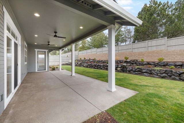 521 Waterstone Drive, Medford, OR 97504