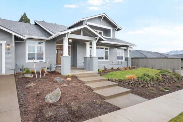 521 Waterstone Drive, Medford, OR 97504