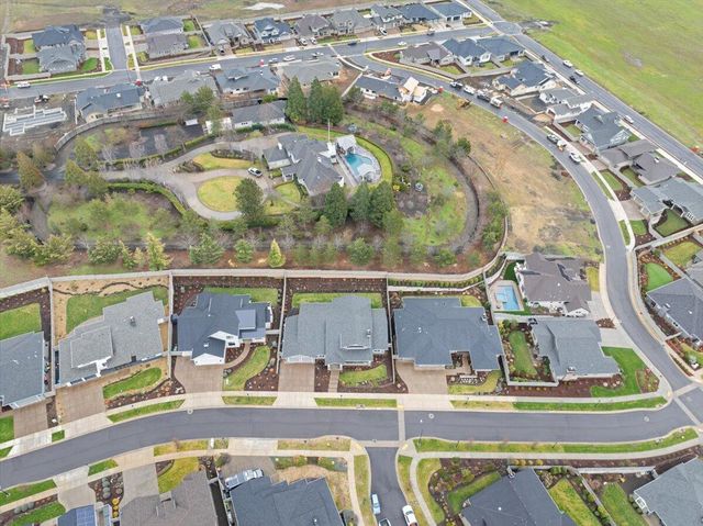 521 Waterstone Drive, Medford, OR 97504