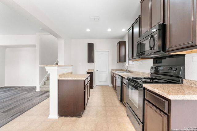 8811 Adhinger, San Antonio, TX 78245