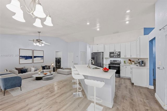 5197 NW 58th Ter, Coral Springs, FL 33067