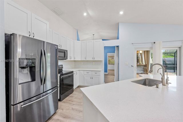 5197 NW 58th Ter, Coral Springs, FL 33067