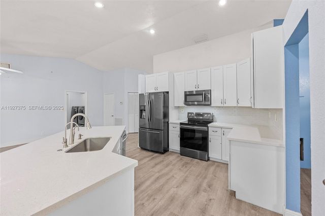 5197 NW 58th Ter, Coral Springs, FL 33067