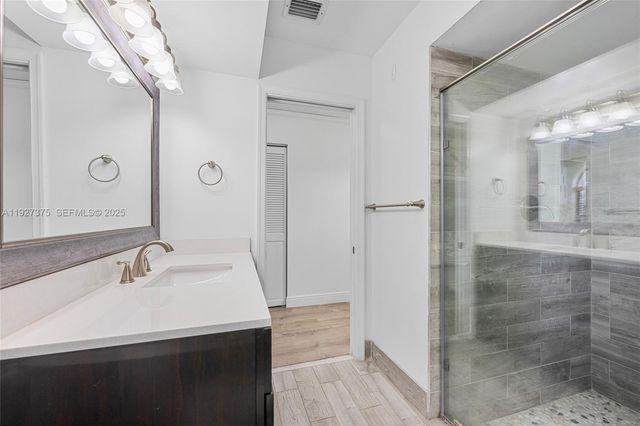 5197 NW 58th Ter, Coral Springs, FL 33067