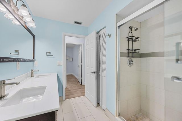 5197 NW 58th Ter, Coral Springs, FL 33067