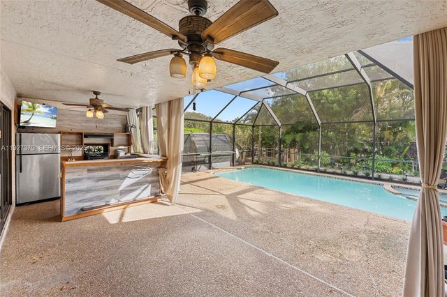 5197 NW 58th Ter, Coral Springs, FL 33067