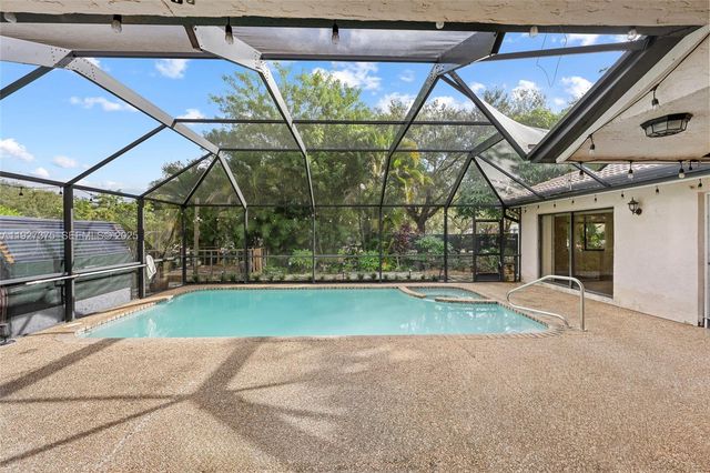 5197 NW 58th Ter, Coral Springs, FL 33067