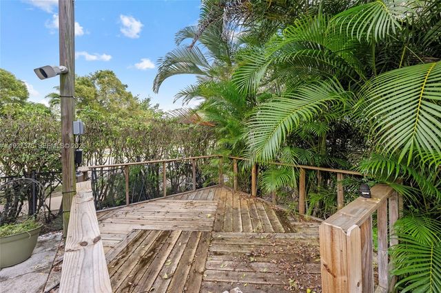 5197 NW 58th Ter, Coral Springs, FL 33067