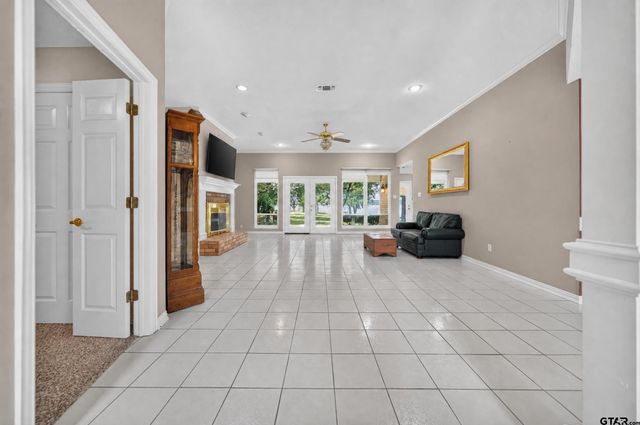 18012 W Lakeview Dr, Troup, TX 75789