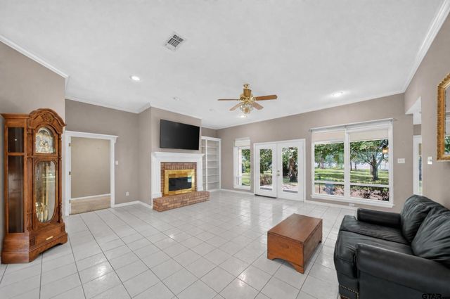18012 W Lakeview Dr, Troup, TX 75789