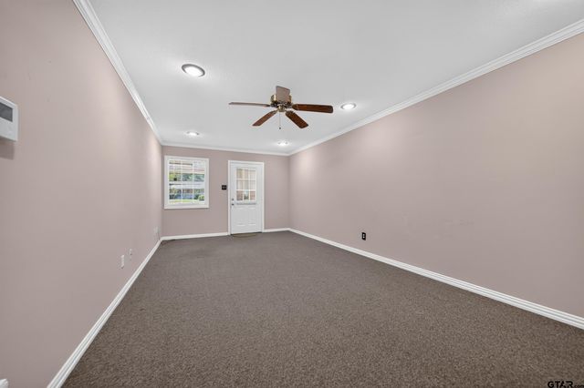 18012 W Lakeview Dr, Troup, TX 75789