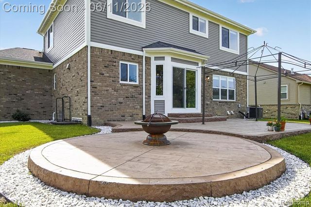 14172 Burlwood Lane, Van Buren, MI 48111