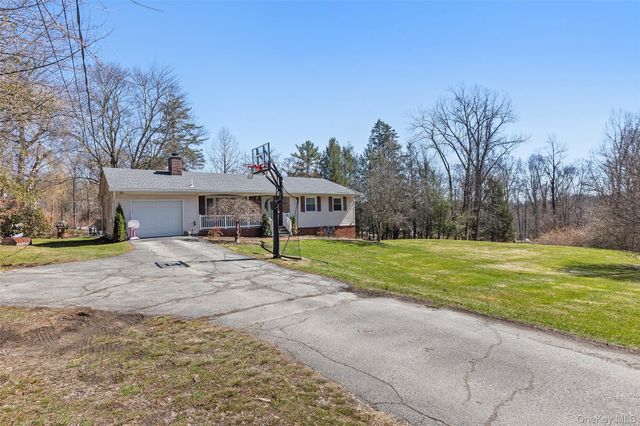 39 Benjamin Road, Mahopac, NY 10541