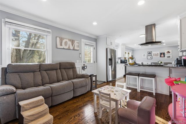 39 Benjamin Road, Mahopac, NY 10541