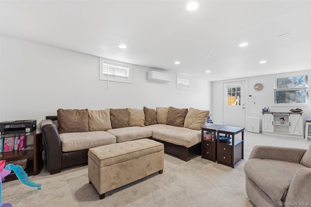 39 Benjamin Road, Mahopac, NY 10541