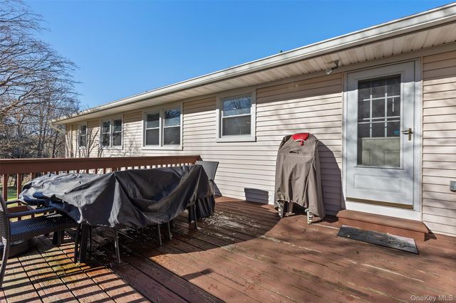 39 Benjamin Road, Mahopac, NY 10541