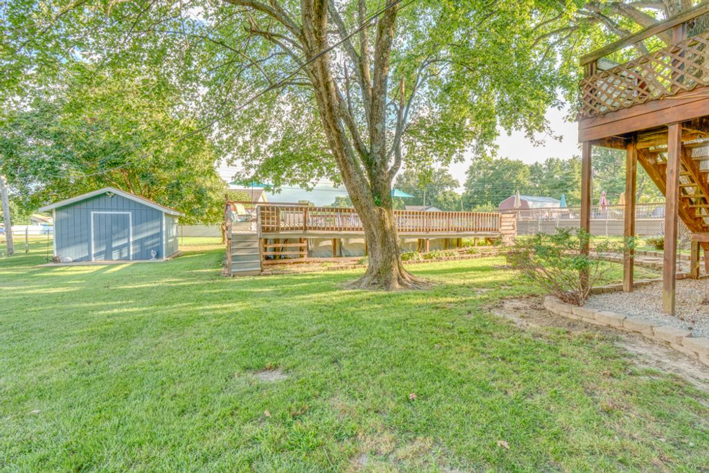 Image 12 of property listing at 1109 Douglas Street, Mt Vernon, IL 62864