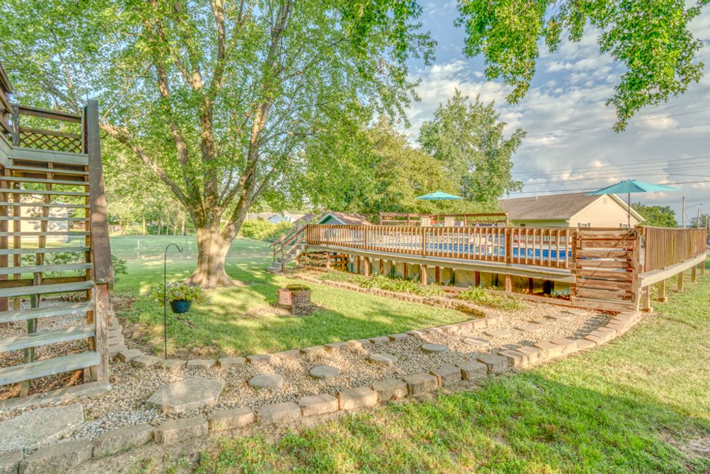 Image 13 of property listing at 1109 Douglas Street, Mt Vernon, IL 62864