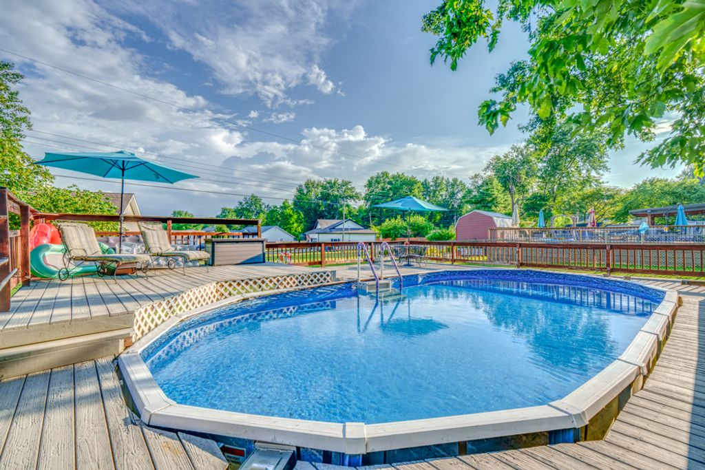 Image 15 of property listing at 1109 Douglas Street, Mt Vernon, IL 62864