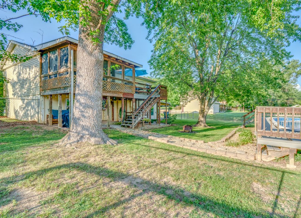Image 18 of property listing at 1109 Douglas Street, Mt Vernon, IL 62864