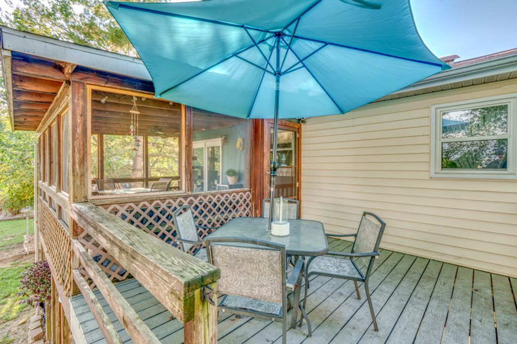 Image 19 of property listing at 1109 Douglas Street, Mt Vernon, IL 62864