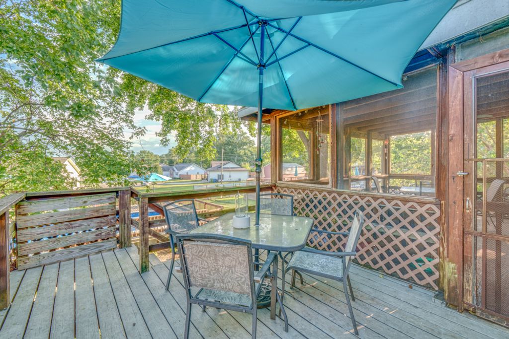 Image 20 of property listing at 1109 Douglas Street, Mt Vernon, IL 62864